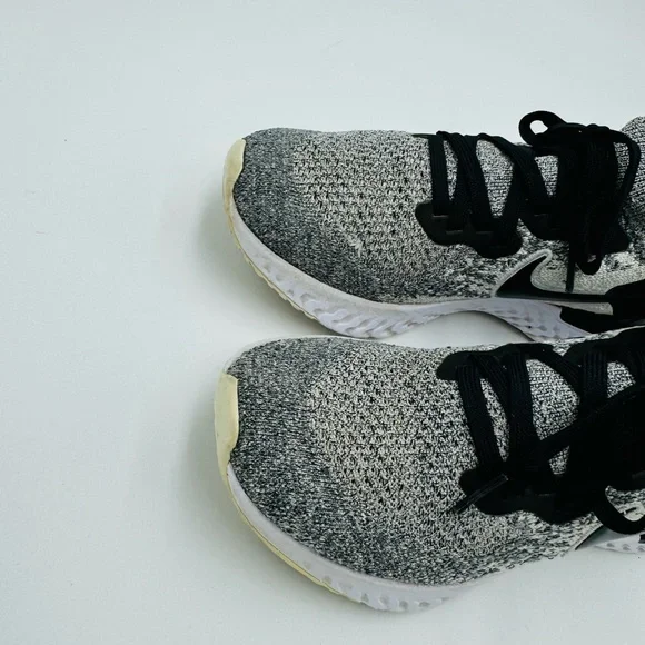 Nike Womens Epic React Flyknit 2 Black and White size 6.5 - Picture 6 of 11